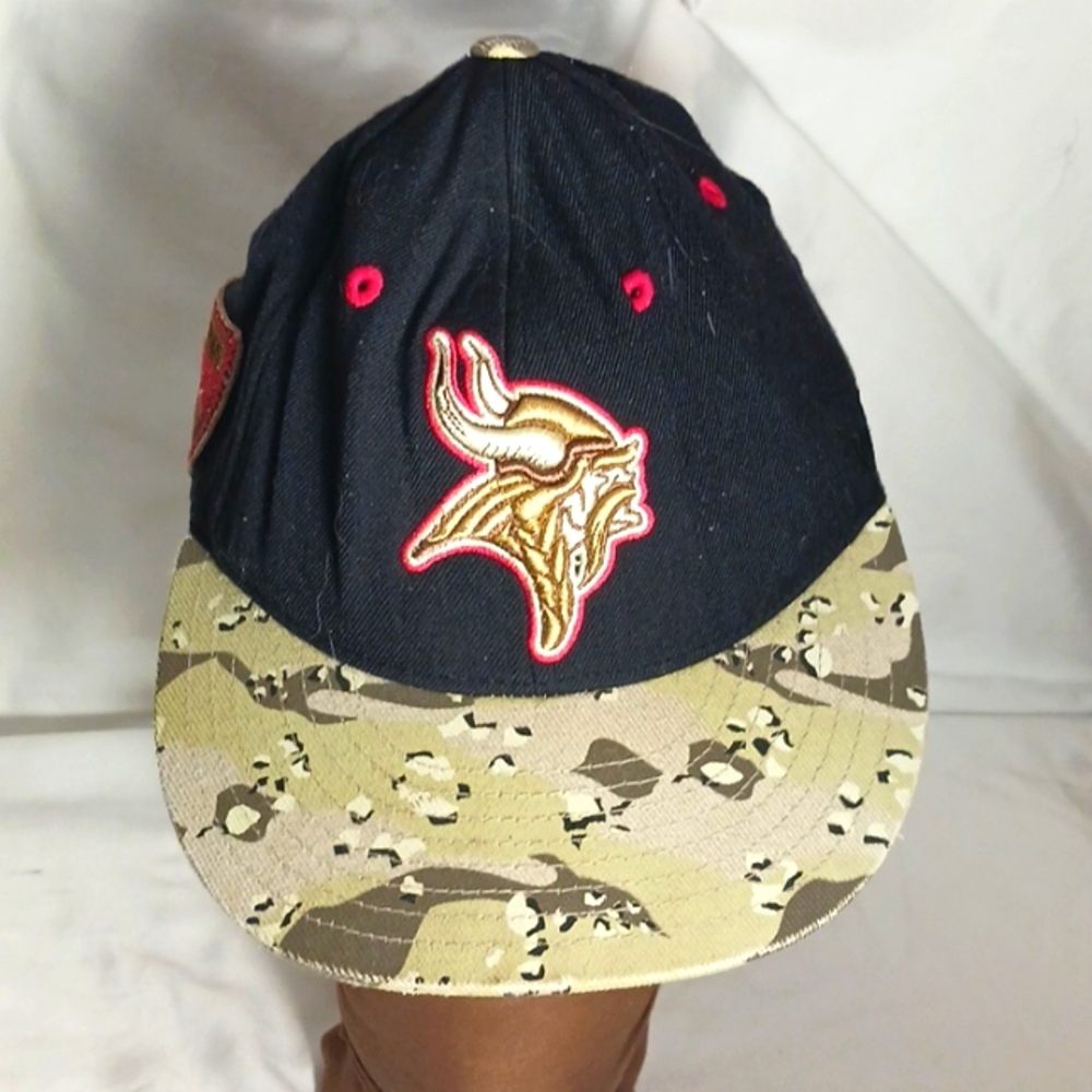 Reebok Minnesota Vikings 3D Puff Embroidery Logo  Fitted Hat